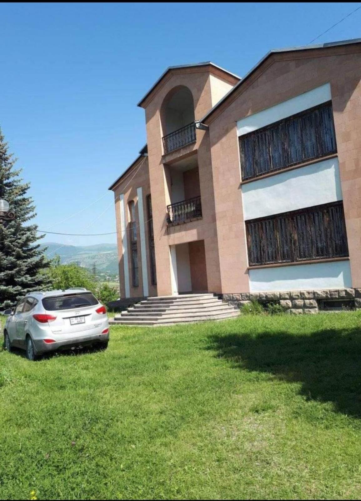 Luse Guest House Ijevan Bagian luar foto